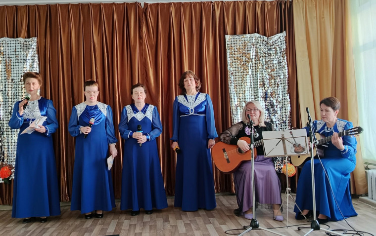 🌟 Сегодня в Старом селе состоялся концерт вокального ансамбля "Купава" под названием "Воспоминания сердцу дорогие" при участии талантливого преподавателя Шуйской детской школы искусств Марины Злобиной 🎶. 🌟 Сегодня в Старом селе состоялся концерт вокального ансамбля "Купава" под названием "Воспоминания сердцу дорогие" при участии талантливого преподавателя Шуйской детской школы искусств Марины Злобиной 🎶.